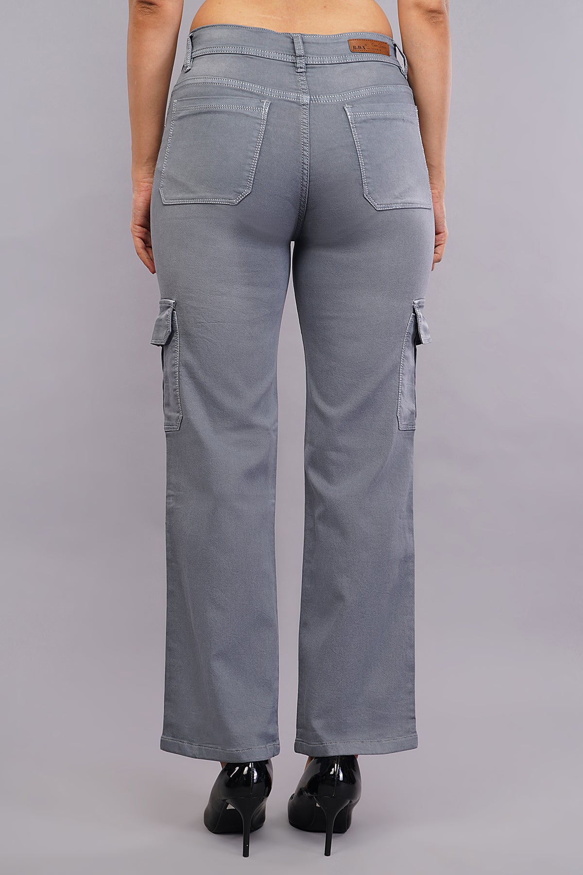 Light wash cargo pants